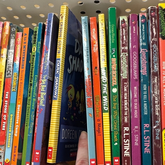 Kids Paperback Book Lot of 34 books— graphic novels, silly stories, mysteries - Picture 4 of 6